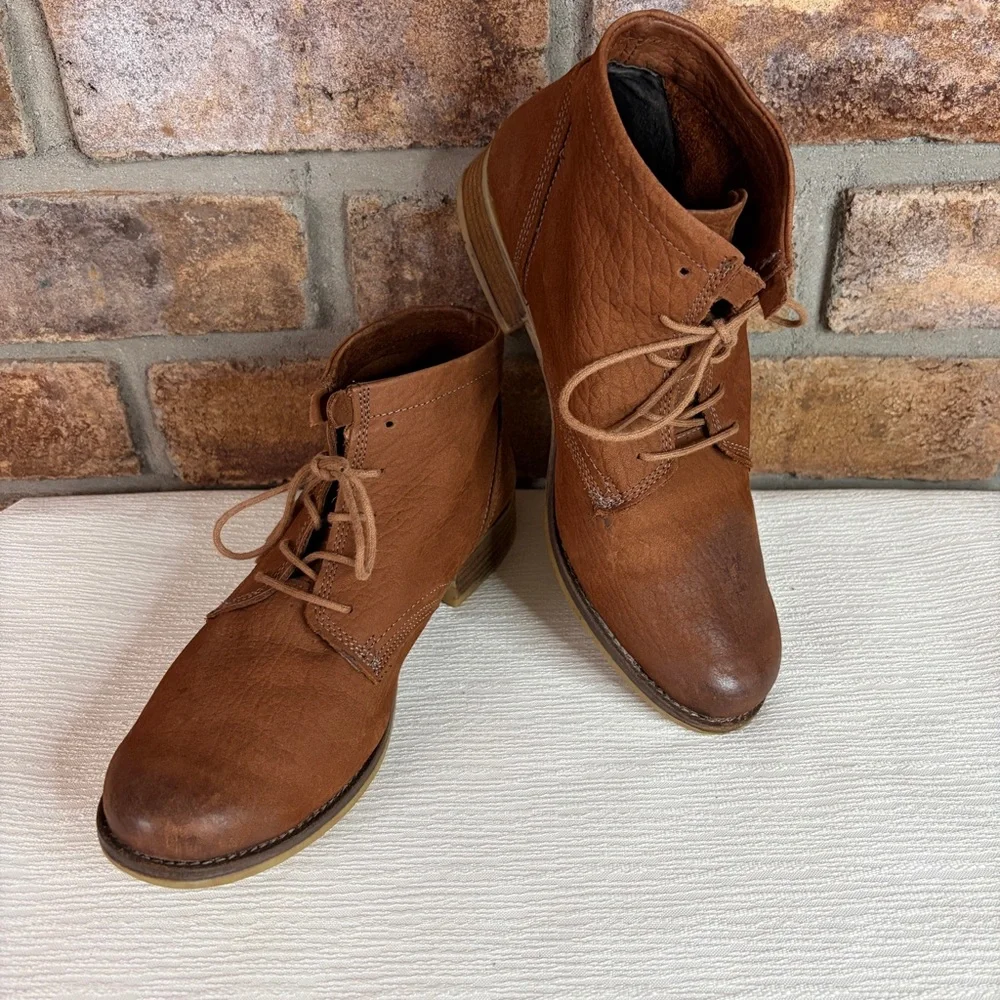 JOSEF SEIBEL Sienna Distressed Leather Ankle Bootie